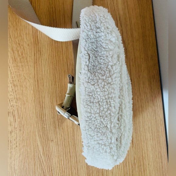 NWT! Lululemon! Everywhere Fleece Belt Bag in Natural Ivory Trench - Picture 11 of 16